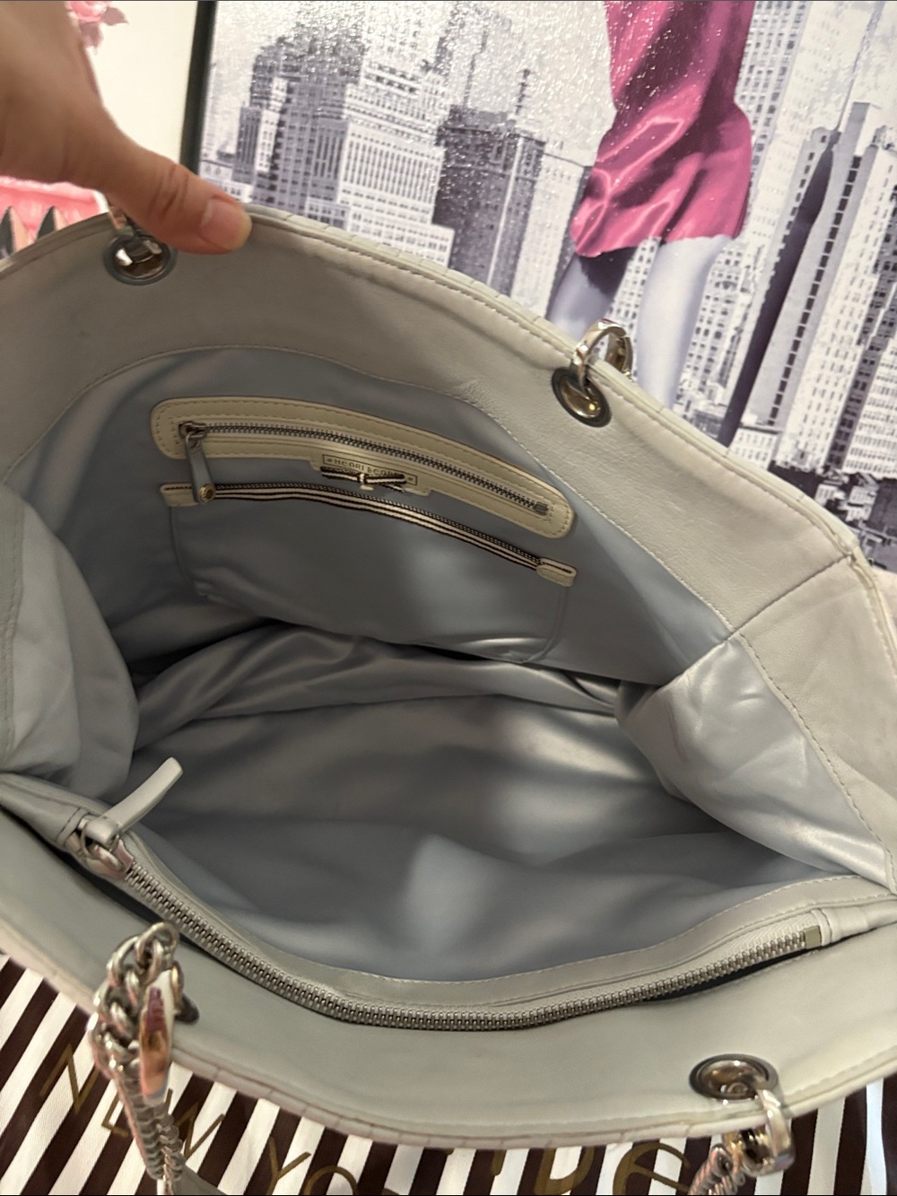 Henri Bendel No 7 Quilted lambskinnTote Bag in Light Gray - Picture 15 of 16